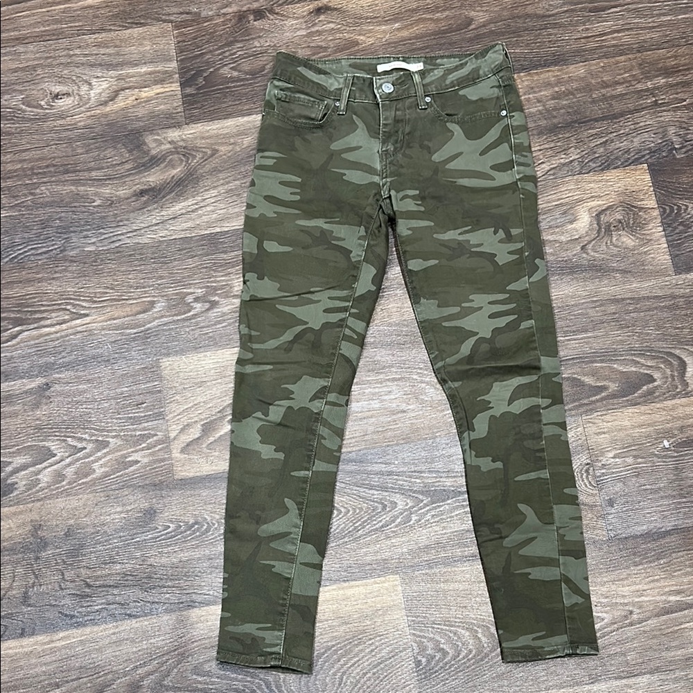 Levi Camo Skinny Jeans size 24